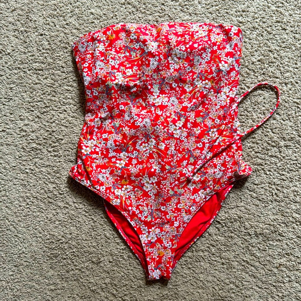 One piece O’Neill swim wear, size M